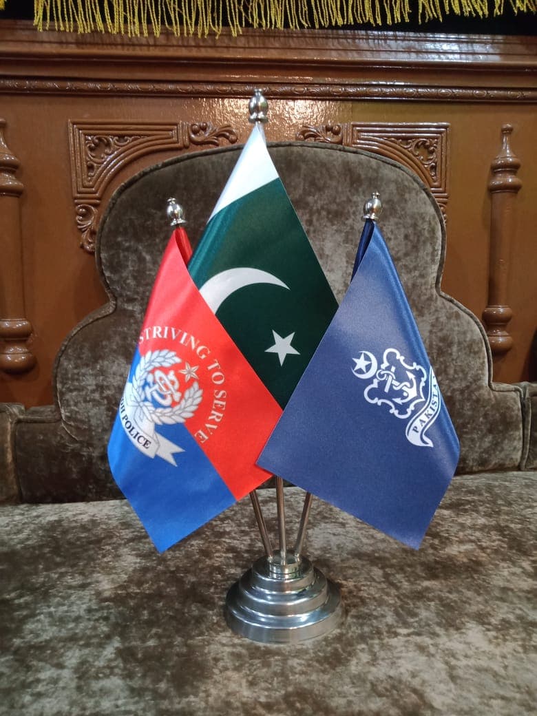 Table Flags Triple — Marble & Steel Base